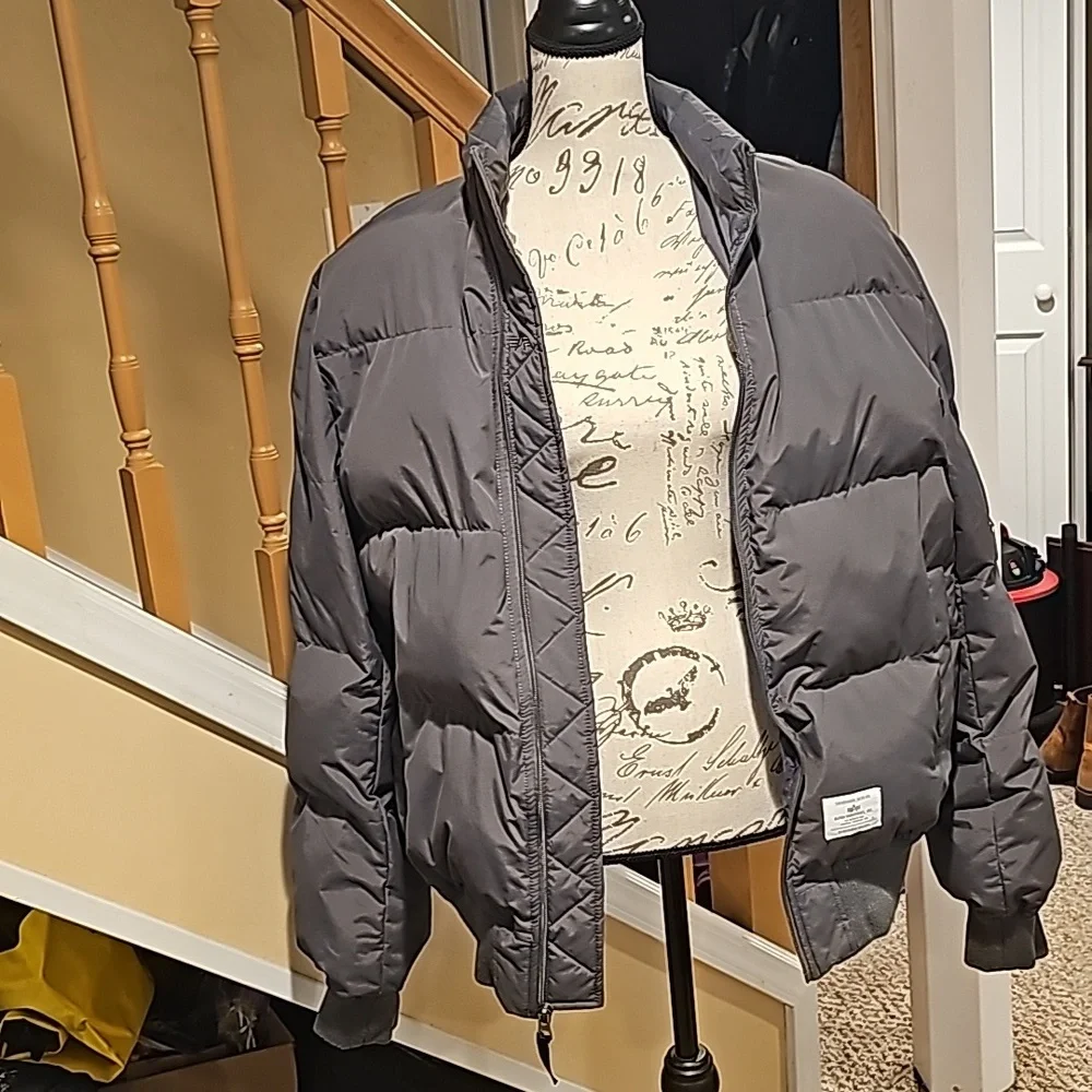 UNISEX gray puffer coat....size XL... LIKE NEW!! ALPHA INDUSTRIES. - Picture 6 of 8